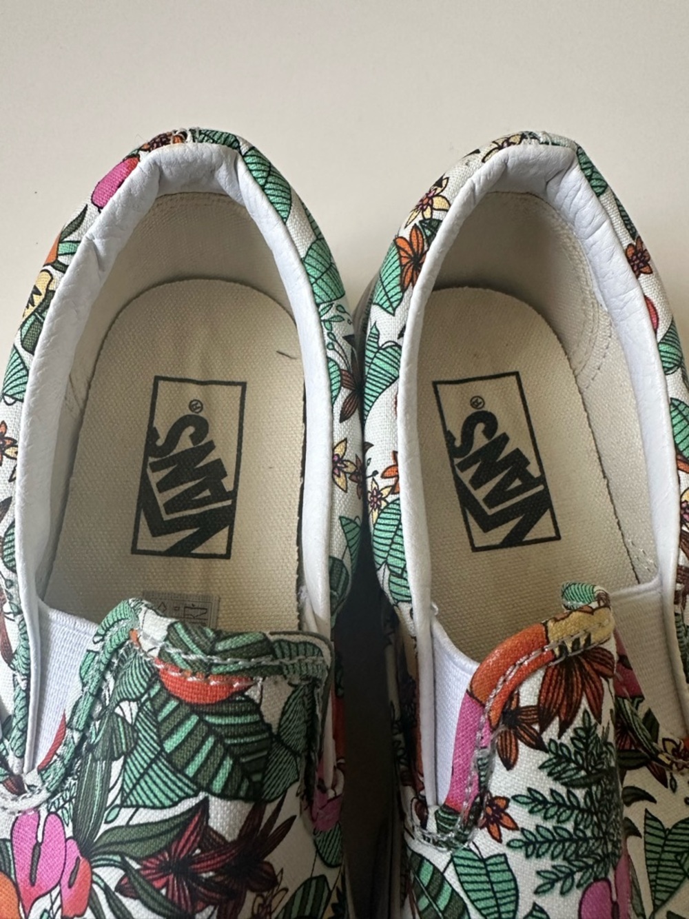 Vans Classic Wmns  Multi Tropic Floral colorway Slip-On Shoes~7 - Picture 4 of 7